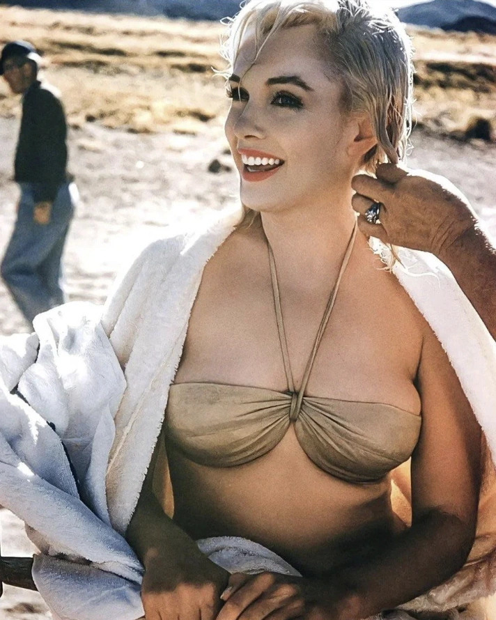 25 Captivating Images that Capture the Essence of the 1960s
