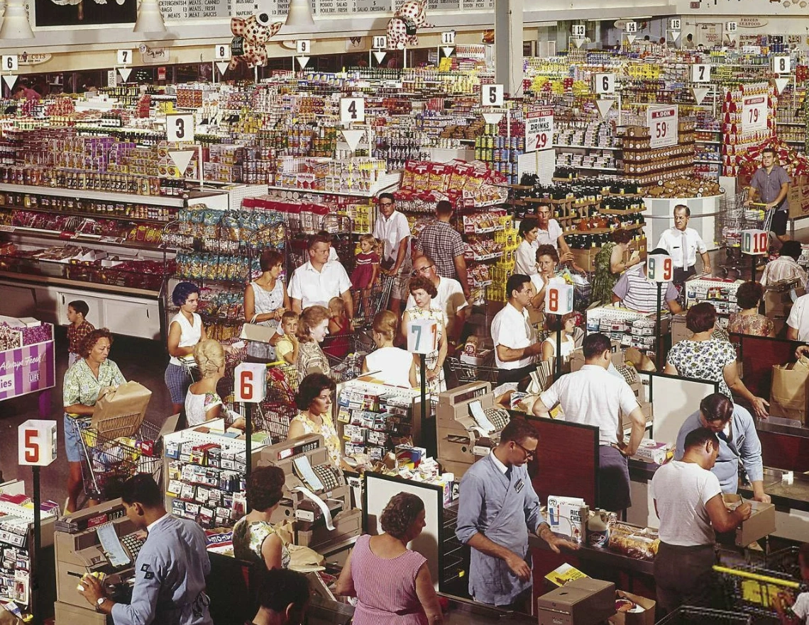 25 Captivating Images that Capture the Essence of the 1960s