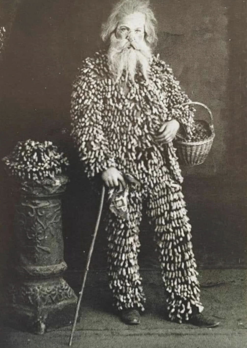 21 Vintage Portraits Showcasing Humanity's Timeless Sense of Humor