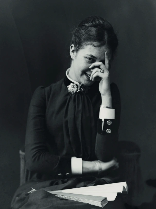 21 Vintage Portraits Showcasing Humanity's Timeless Sense of Humor