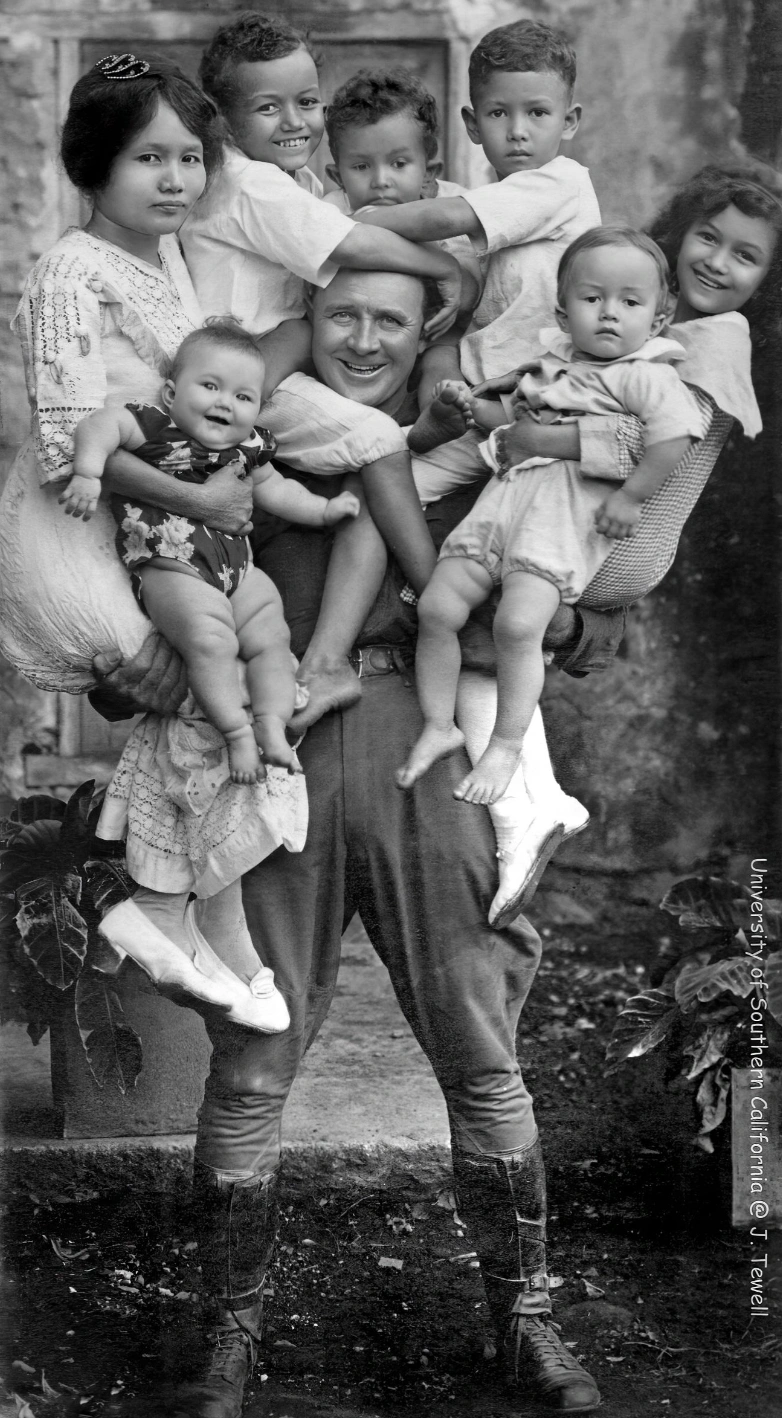 21 Vintage Portraits Showcasing Humanity's Timeless Sense of Humor