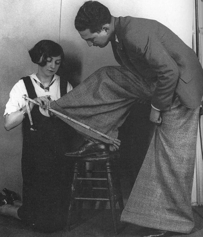21 Vintage Portraits Showcasing Humanity's Timeless Sense of Humor