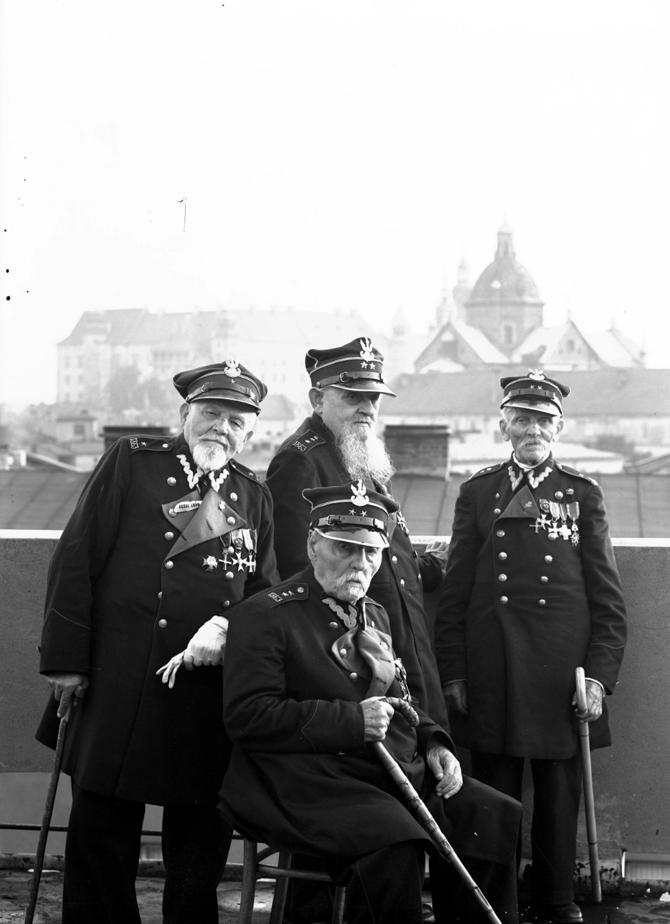 Capturing History: A Collection of 20 Unique Portraits Spanning Recent and Distant Eras
