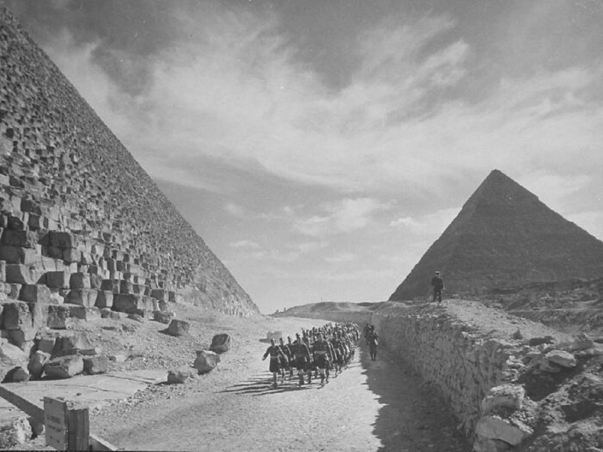 25 Captivating Images from the Past: A Visual Journey Through History