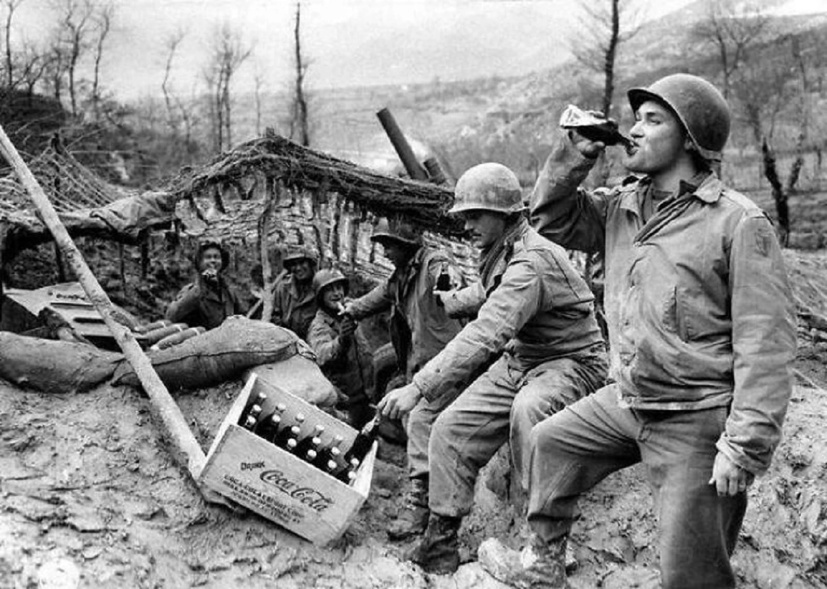 25 Captivating Images from the Past: A Visual Journey Through History