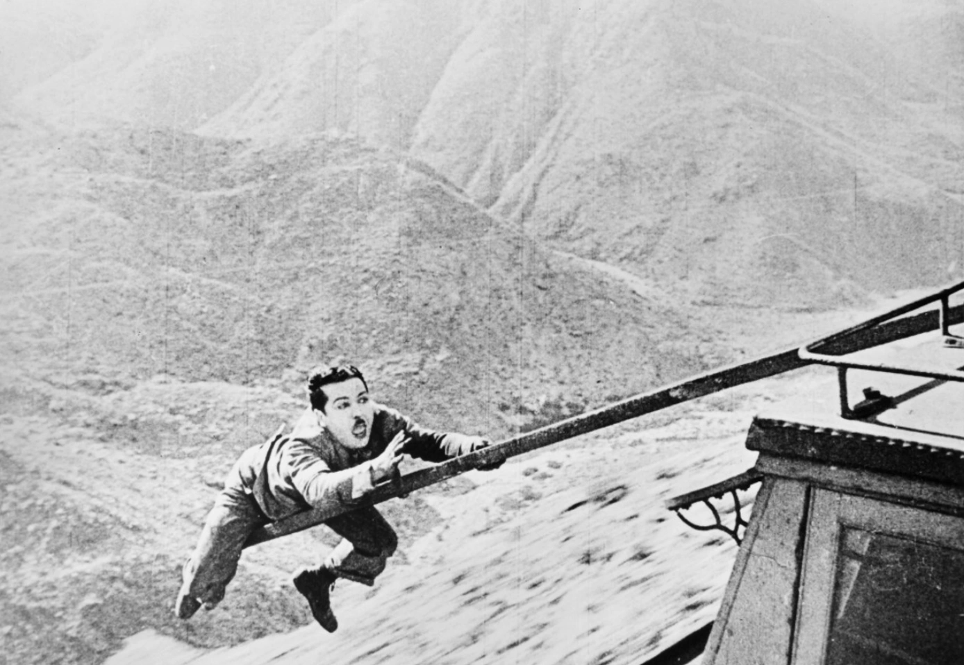 12 Rare Photos from the Silent Film Era Showing the Lack of Safety Regulations