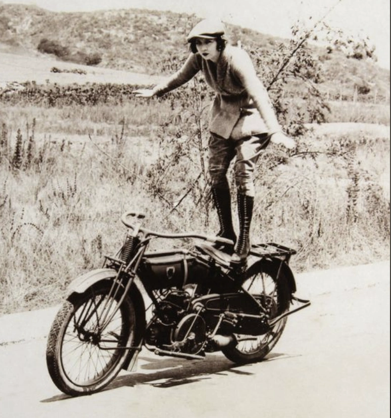 12 Rare Photos from the Silent Film Era Showing the Lack of Safety Regulations