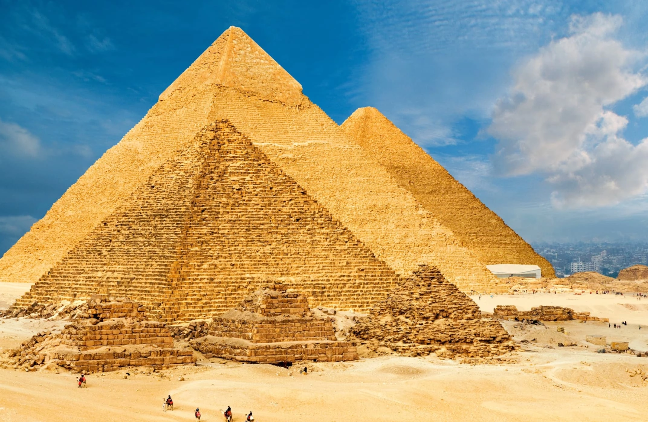 20 Fascinating Facts About the Pyramids of Giza Sans Aliens