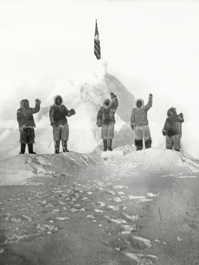 22 Chilling Images Captured During the Pioneering Arctic Expeditions