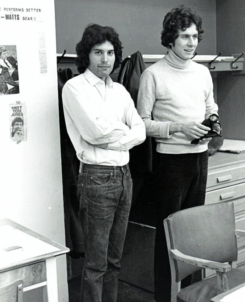 27 Uncommonly Seen Photos of Celebrities During Their College Years