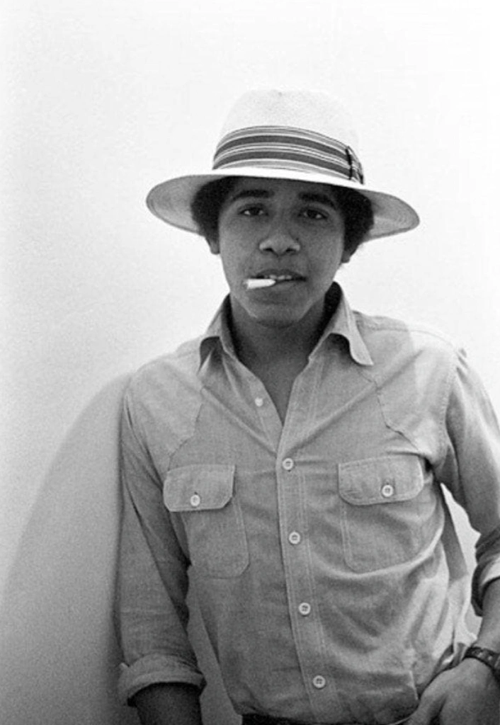 27 Uncommonly Seen Photos of Celebrities During Their College Years