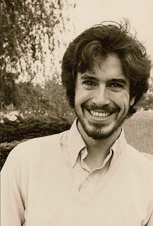 27 Uncommonly Seen Photos of Celebrities During Their College Years