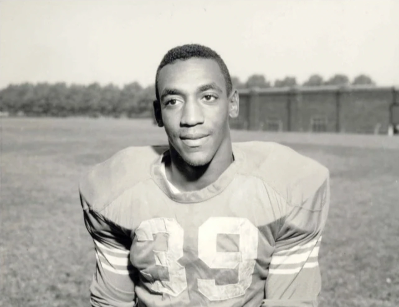 27 Uncommonly Seen Photos of Celebrities During Their College Years