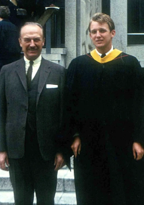 27 Uncommonly Seen Photos of Celebrities During Their College Years