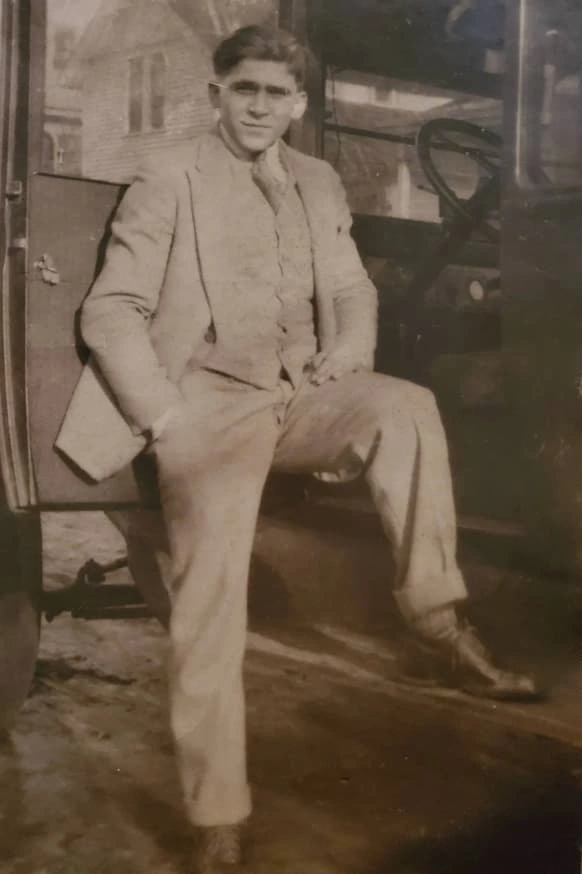 Vintage Vibes: 23 Charming Photos of Fathers and Grandfathers from the 1920s and 1930s
