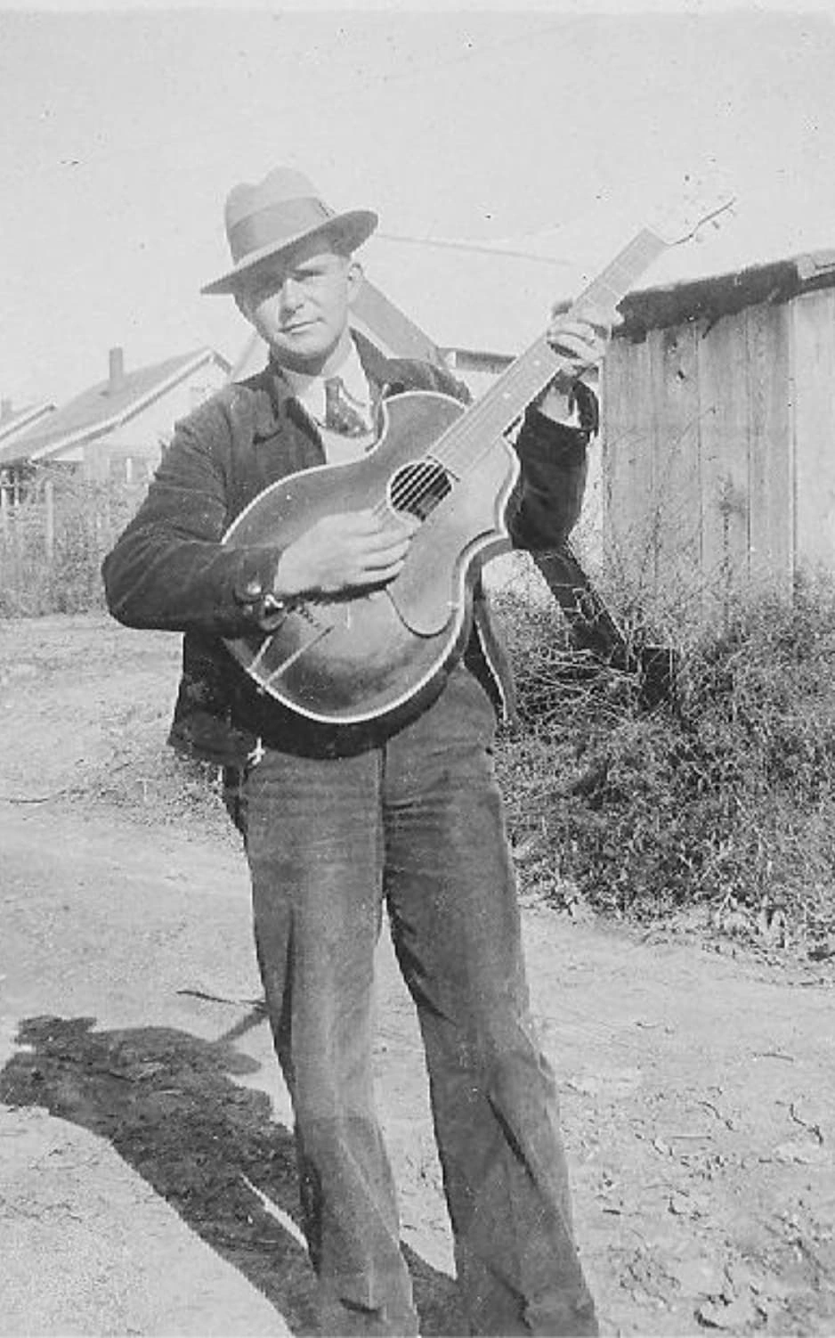 Vintage Vibes: 23 Charming Photos of Fathers and Grandfathers from the 1920s and 1930s