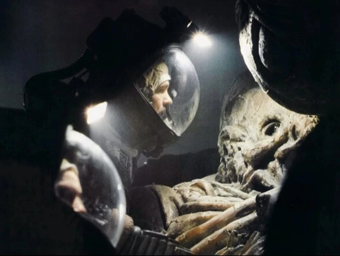 20 Bizarre Facts About 'Alien' That Will Make You Clutch Your Own Face in Fear