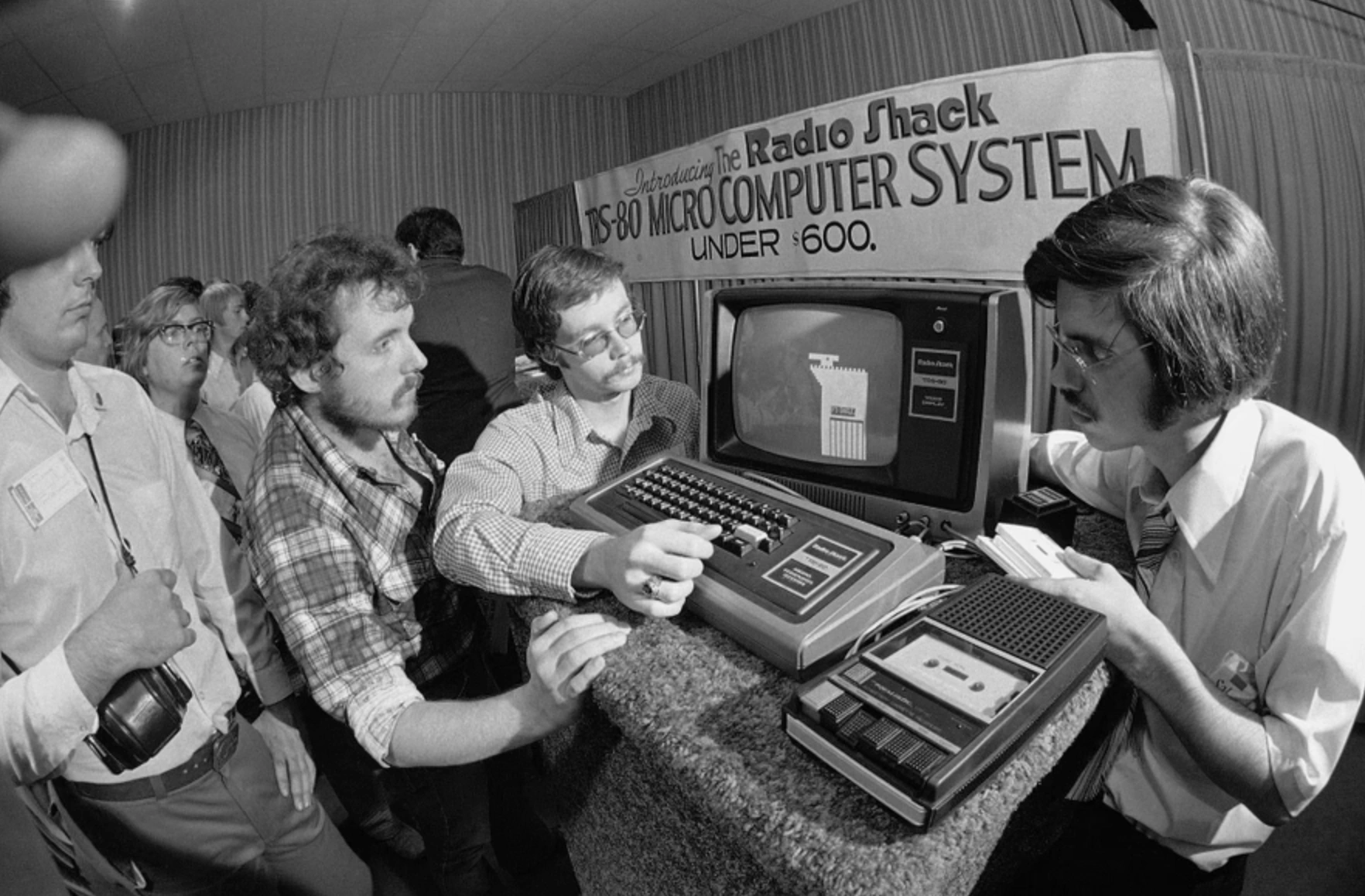 Capturing 1977: A Snapshot of the World in 24 Photos