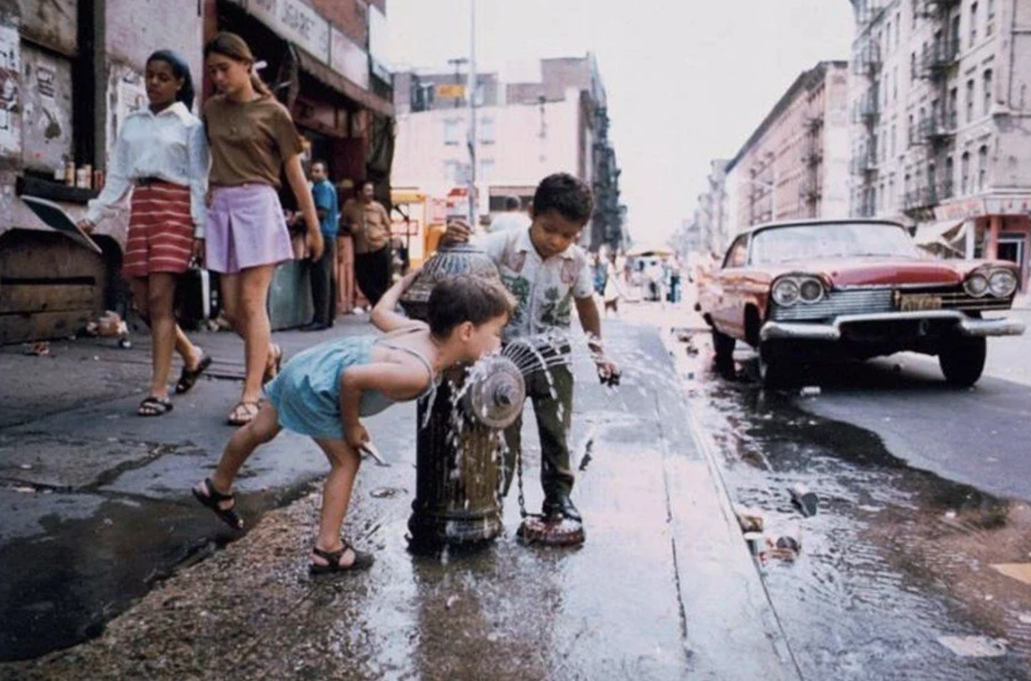 Capturing 1977: A Snapshot of the World in 24 Photos