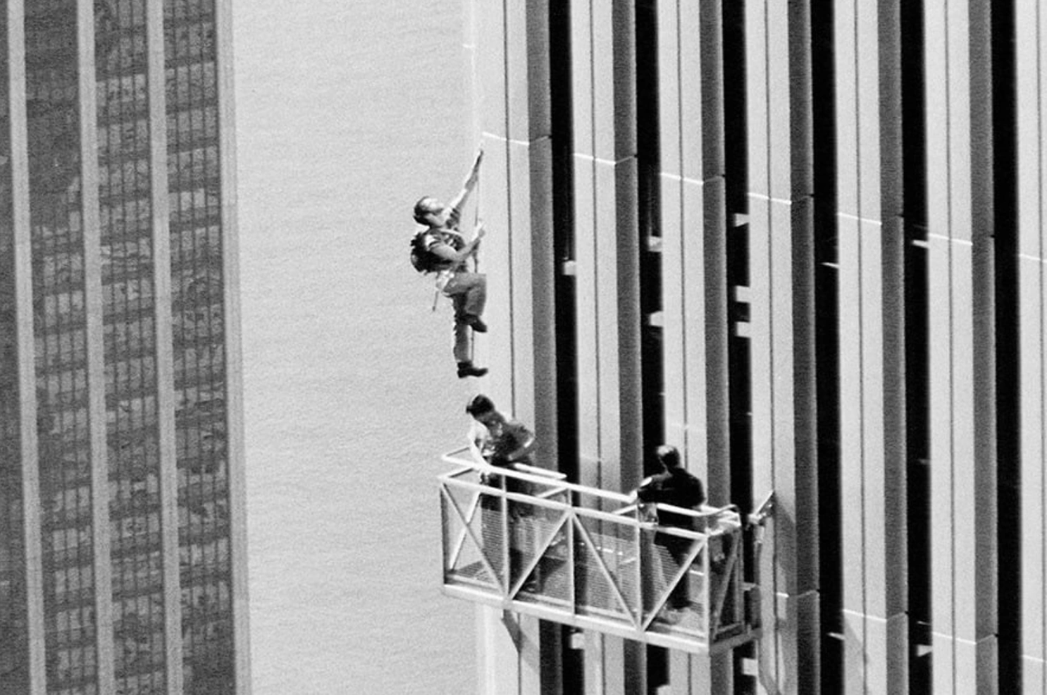 Capturing 1977: A Snapshot of the World in 24 Photos