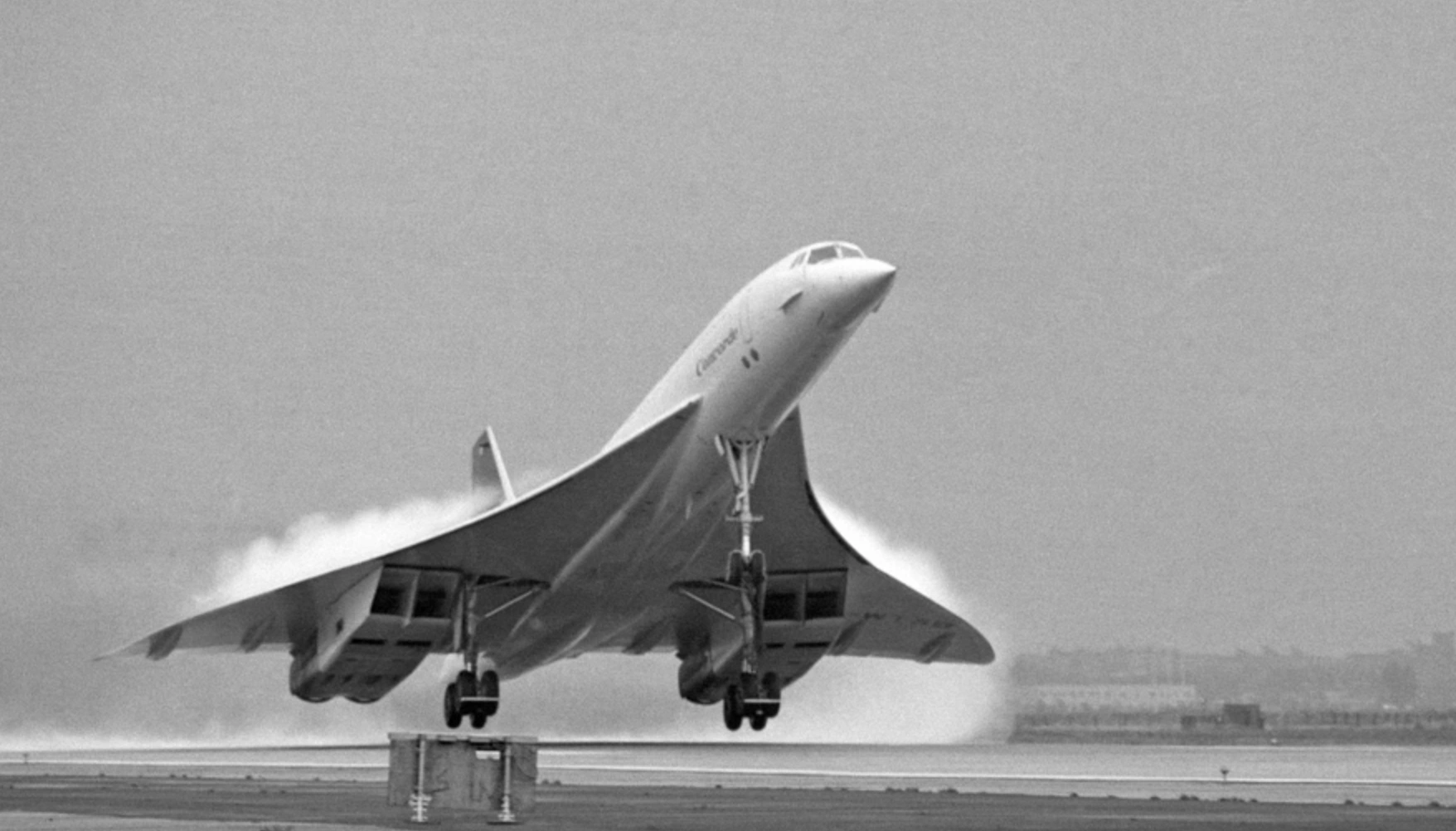 Capturing 1977: A Snapshot of the World in 24 Photos
