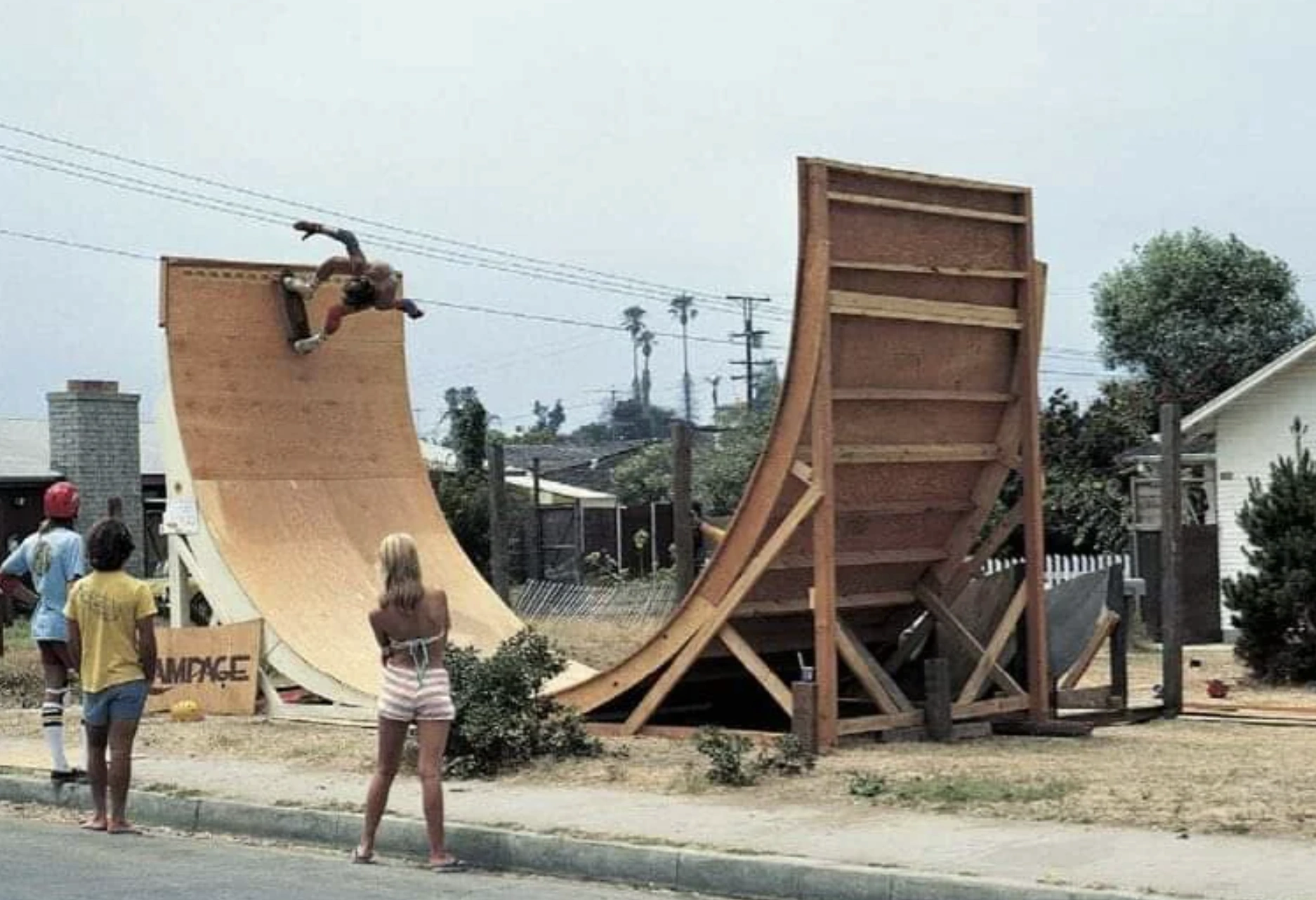Capturing 1977: A Snapshot of the World in 24 Photos