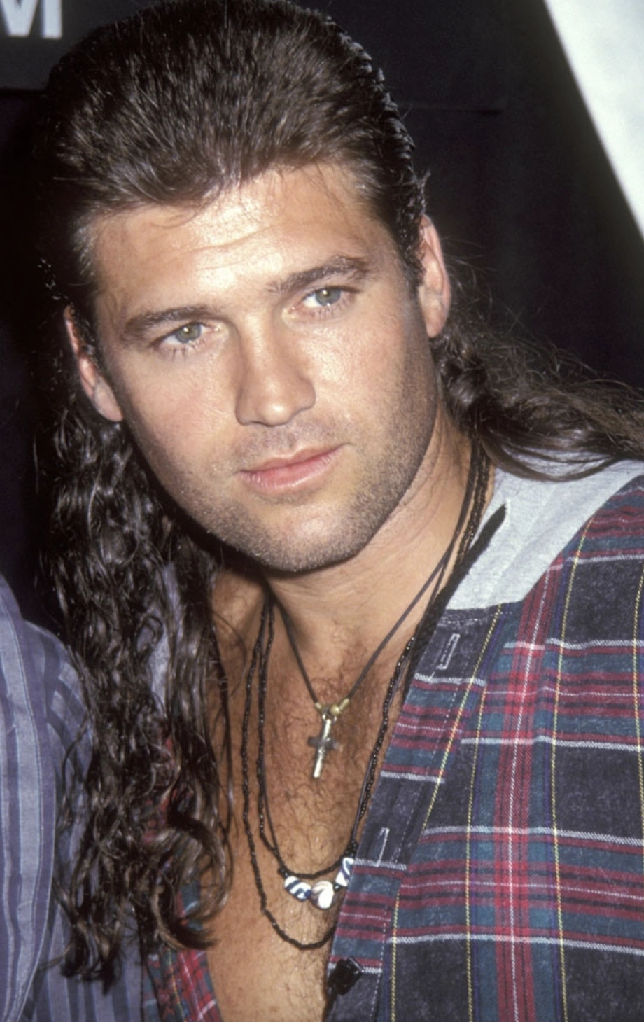 25 Nostalgic Photos from the Late '80s and Early '90s Showcasing the Iconic Mullet Hairstyle