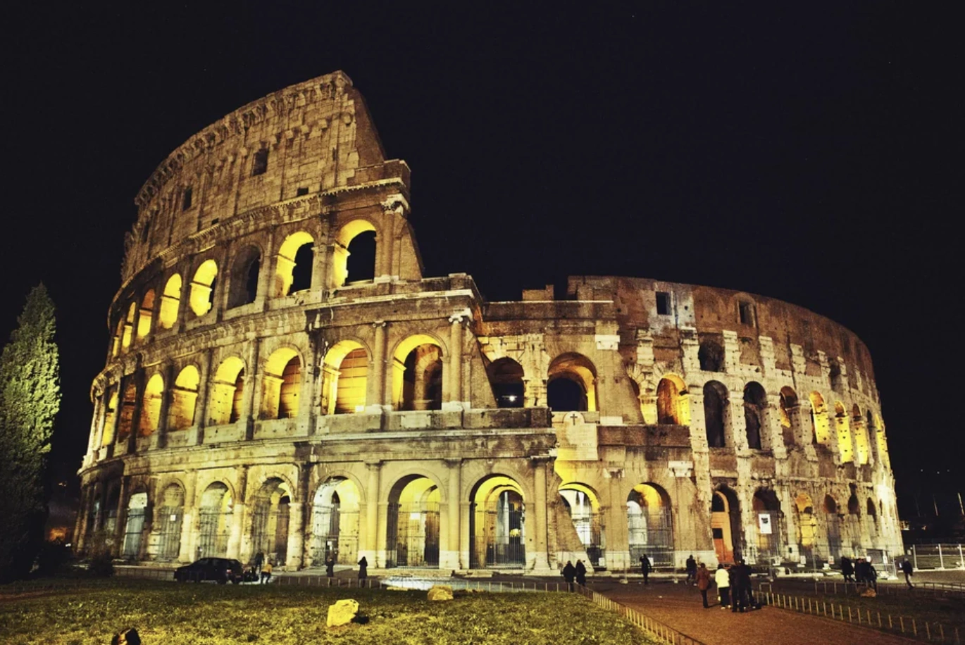 20 Hidden Perspectives: Landmarks and Historical Structures Captured from Uncommon Angles