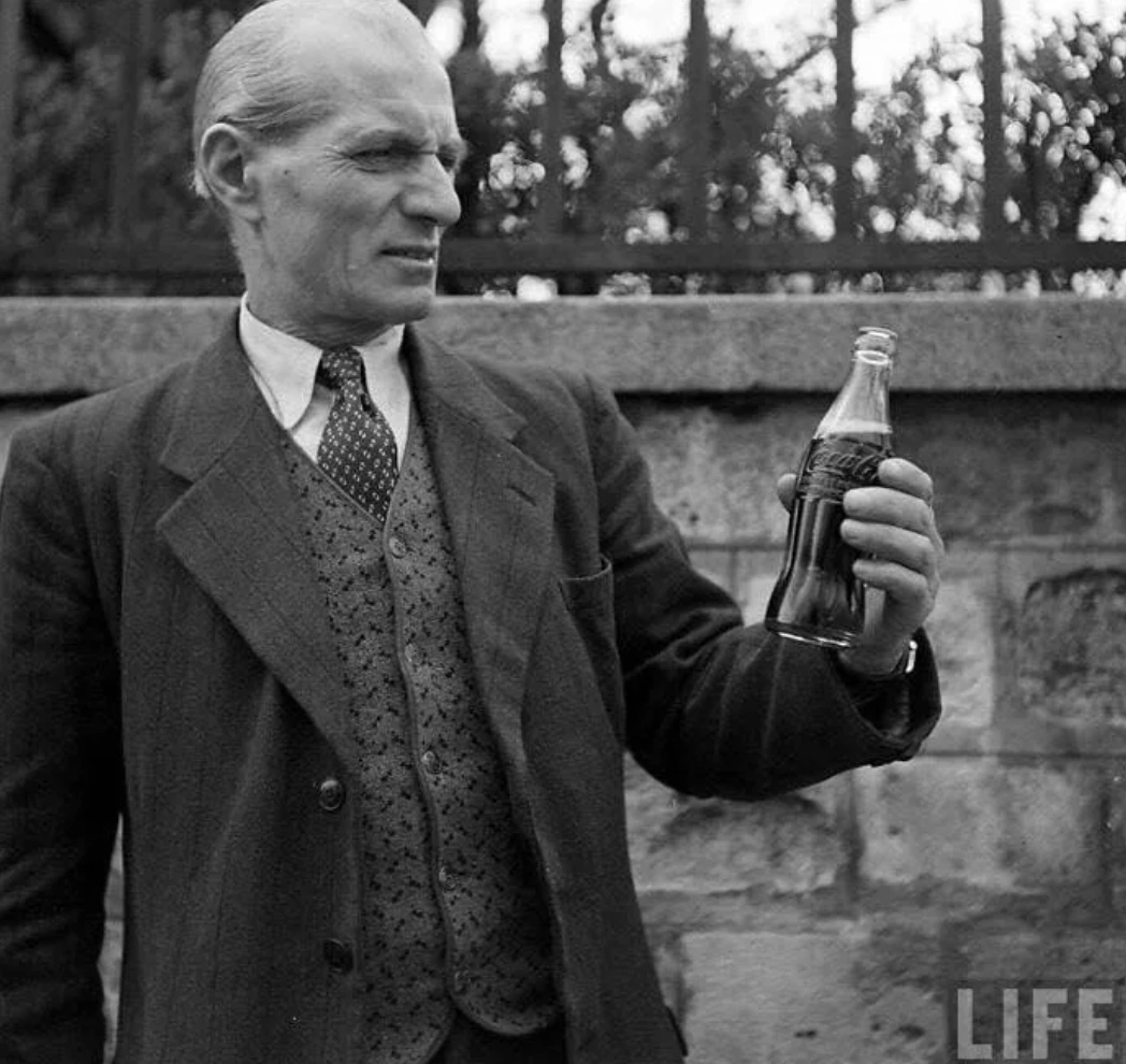 33 Captivating Images Captured in the 1950s