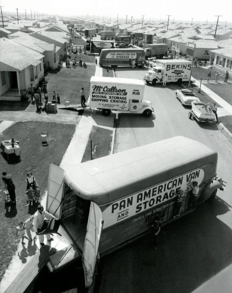33 Captivating Images Captured in the 1950s