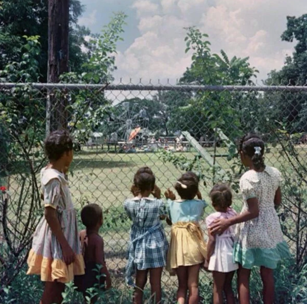 33 Captivating Images Captured in the 1950s