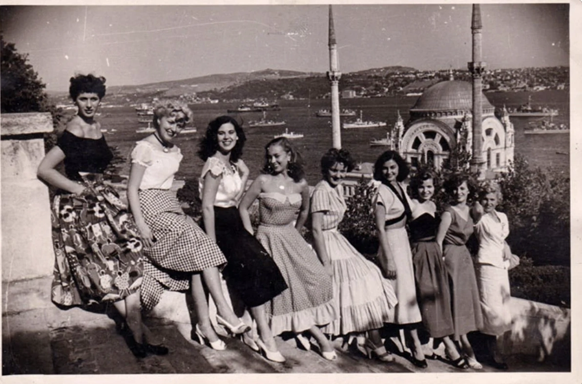 33 Captivating Images Captured in the 1950s