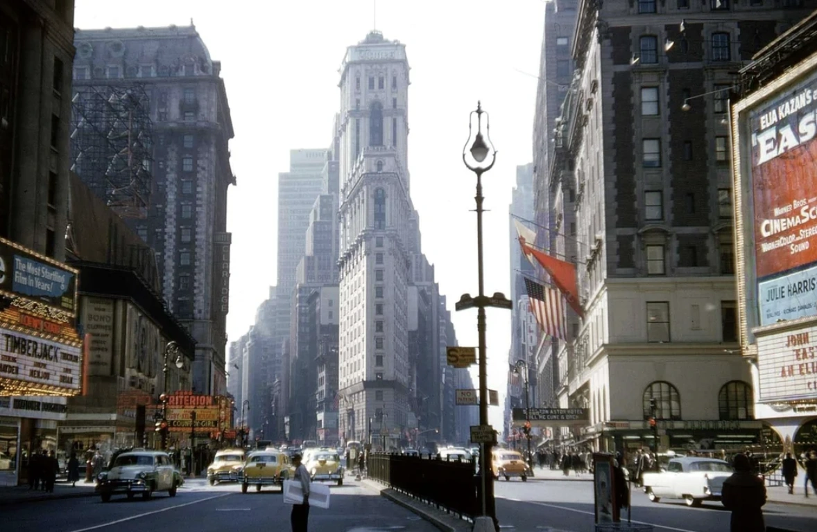33 Captivating Images Captured in the 1950s