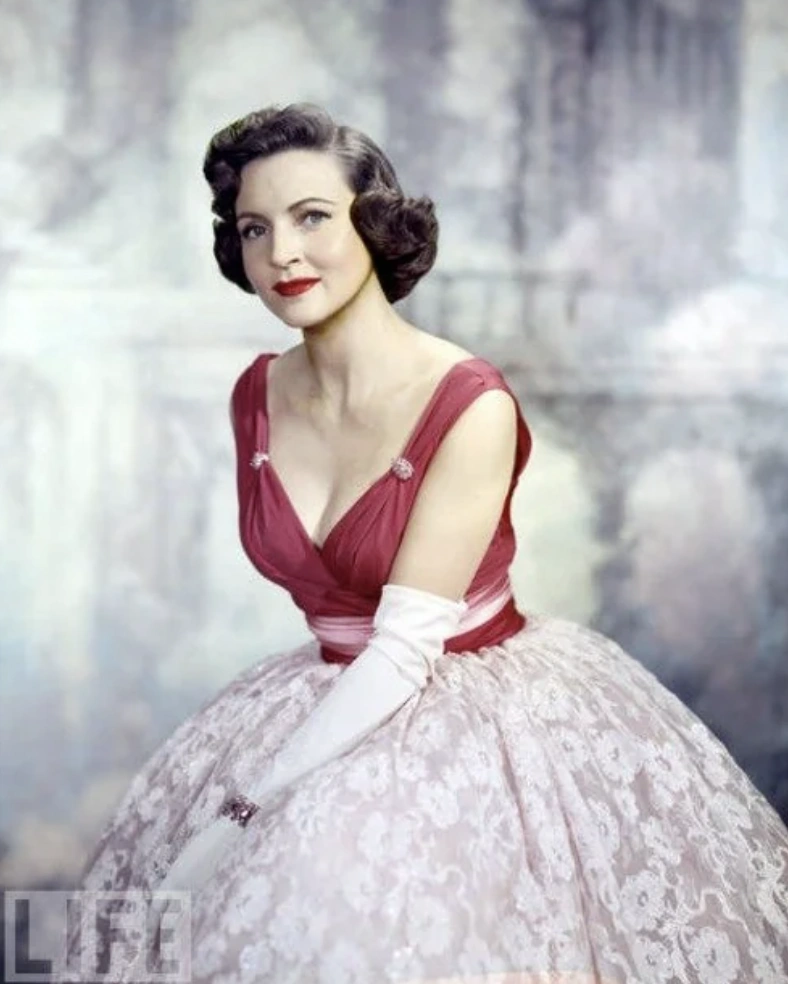 33 Captivating Images Captured in the 1950s