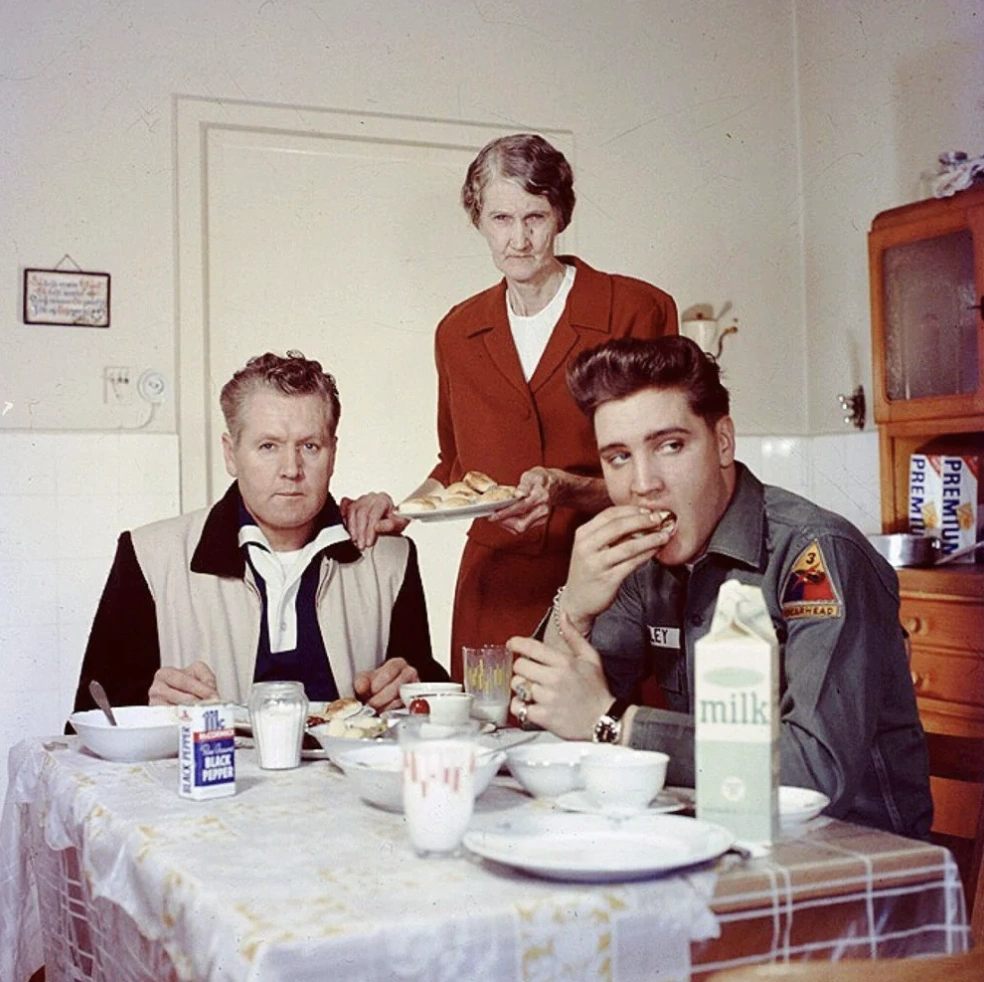 33 Captivating Images Captured in the 1950s