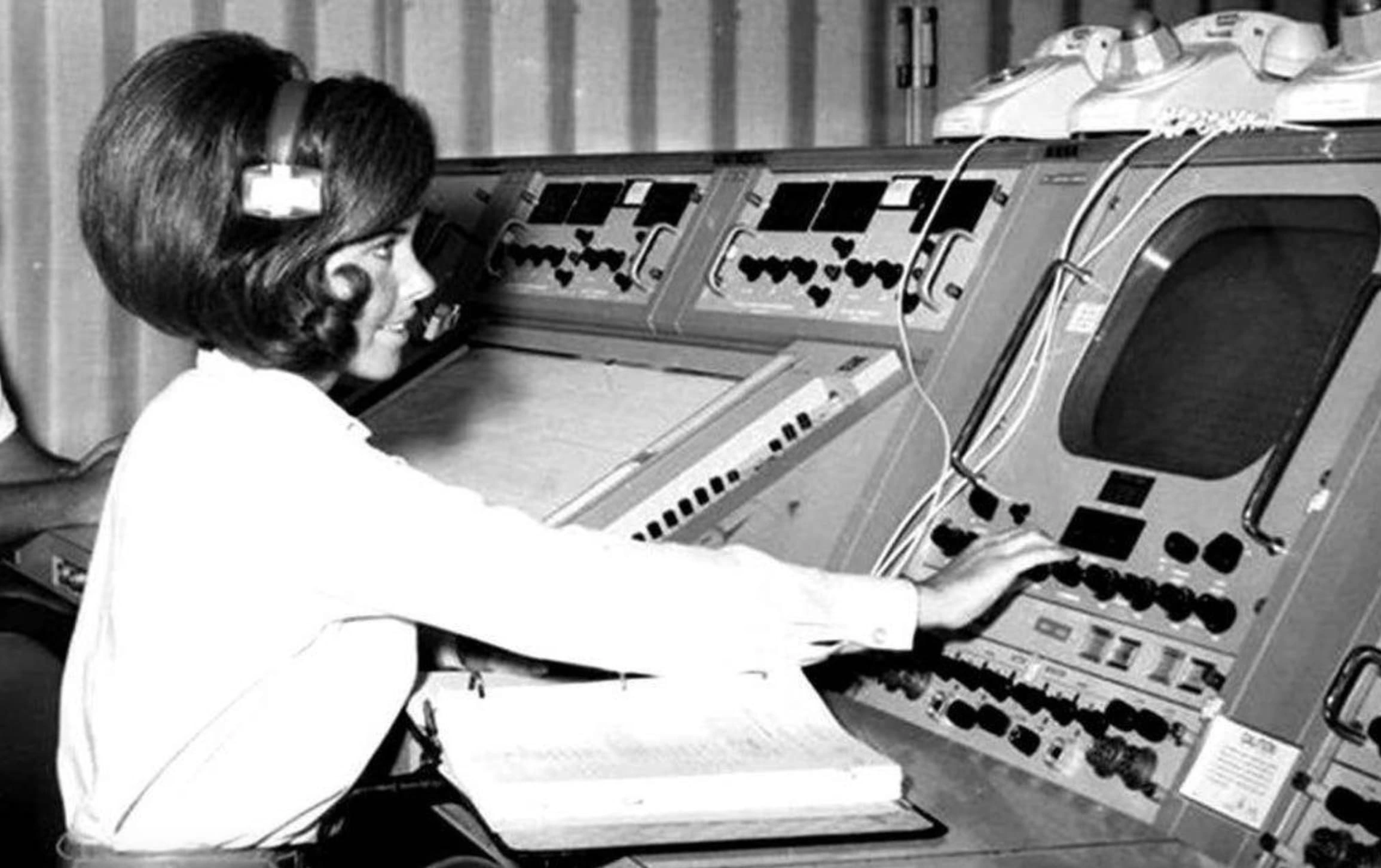 23 Retro NASA Images to Ignite Your Wanderlust