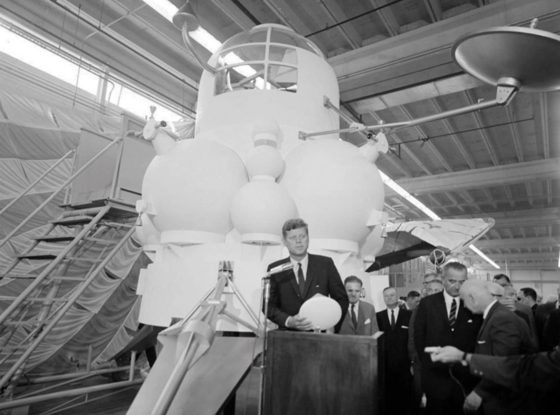 23 Retro NASA Images to Ignite Your Wanderlust