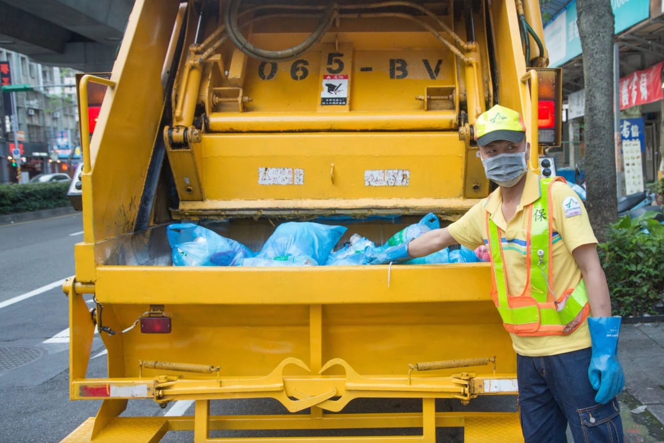 Dumpster Diving for Knowledge: 22 Trashy Facts to Fill Your Mental Landfill