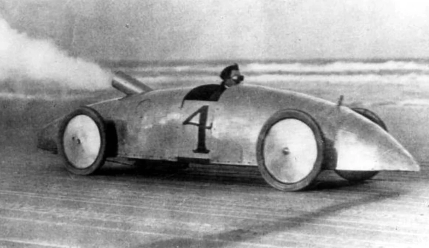 Exploring Daytona Beach: 23 Timeless Images Captured Over the Years