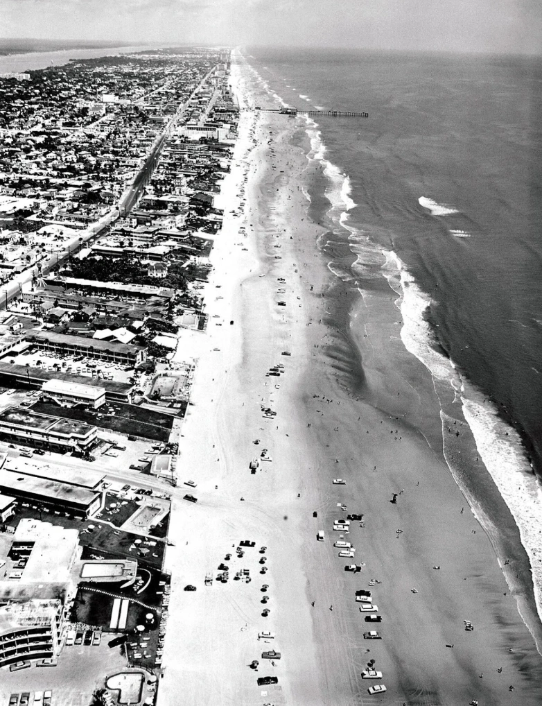 Exploring Daytona Beach: 23 Timeless Images Captured Over the Years