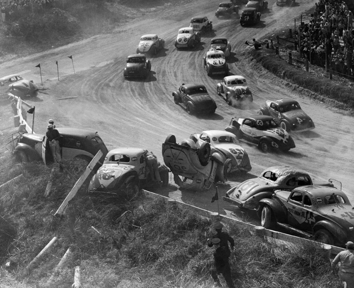 Exploring Daytona Beach: 23 Timeless Images Captured Over the Years