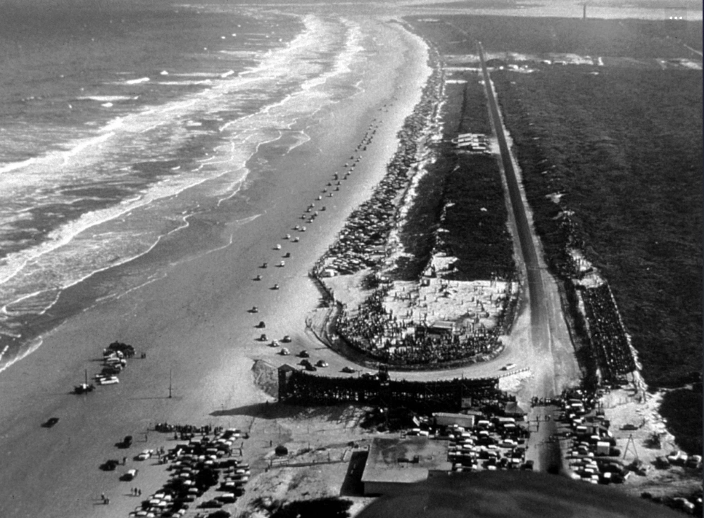 Exploring Daytona Beach: 23 Timeless Images Captured Over the Years