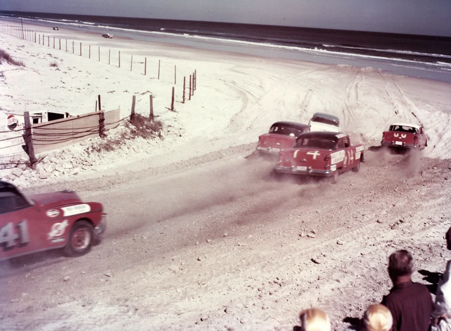 Exploring Daytona Beach: 23 Timeless Images Captured Over the Years