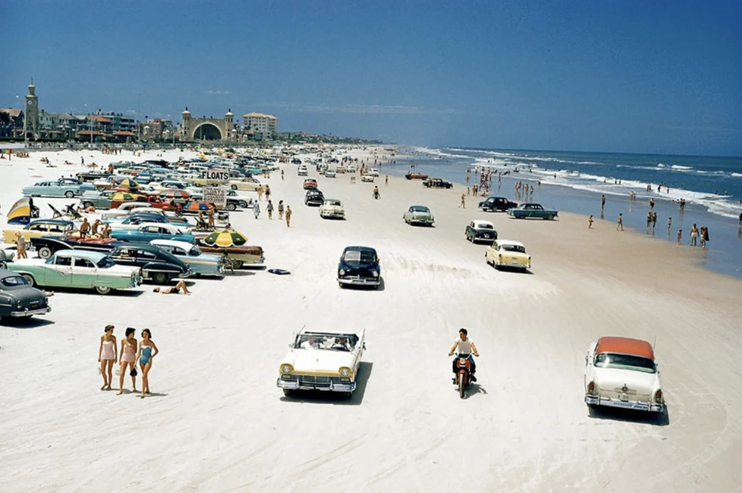Exploring Daytona Beach: 23 Timeless Images Captured Over the Years