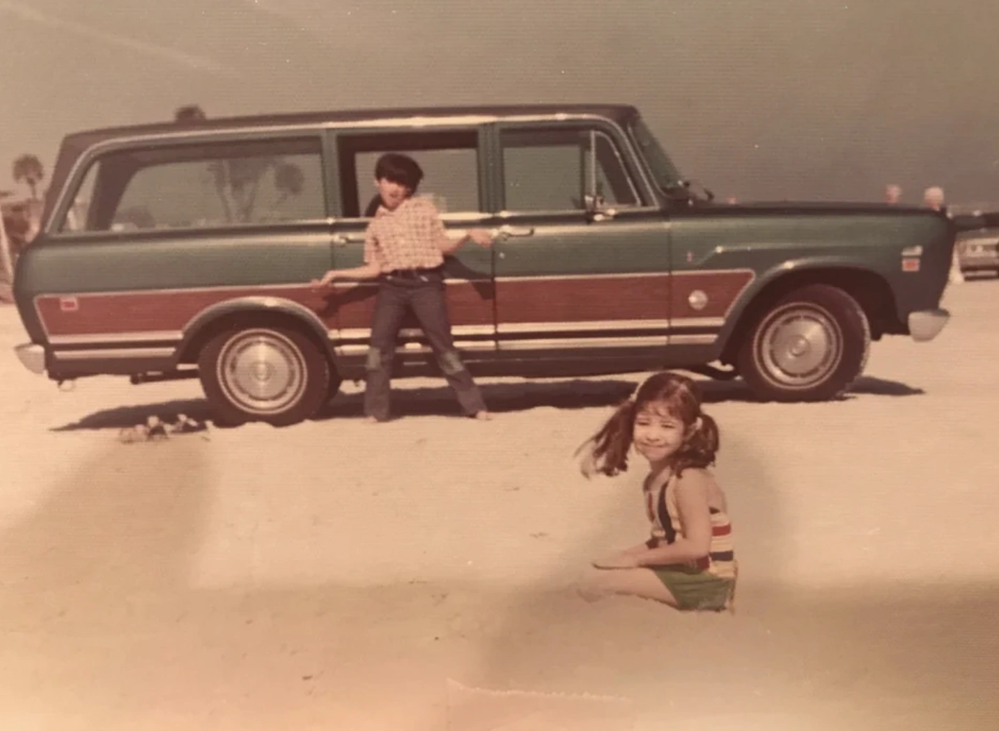 Exploring Daytona Beach: 23 Timeless Images Captured Over the Years