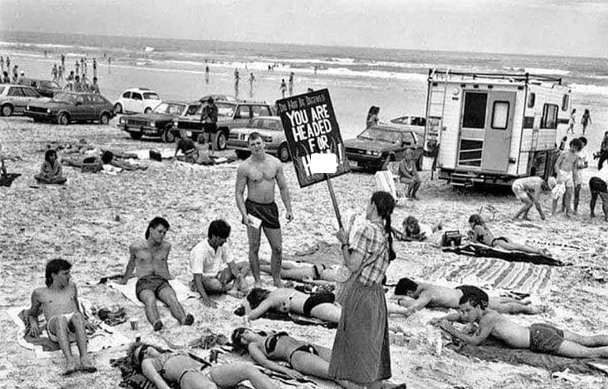 Exploring Daytona Beach: 23 Timeless Images Captured Over the Years