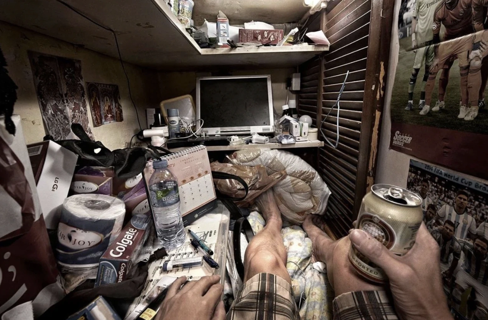 21 Residents of Hong Kong Squeezed into Cramped 'Coffin Homes'