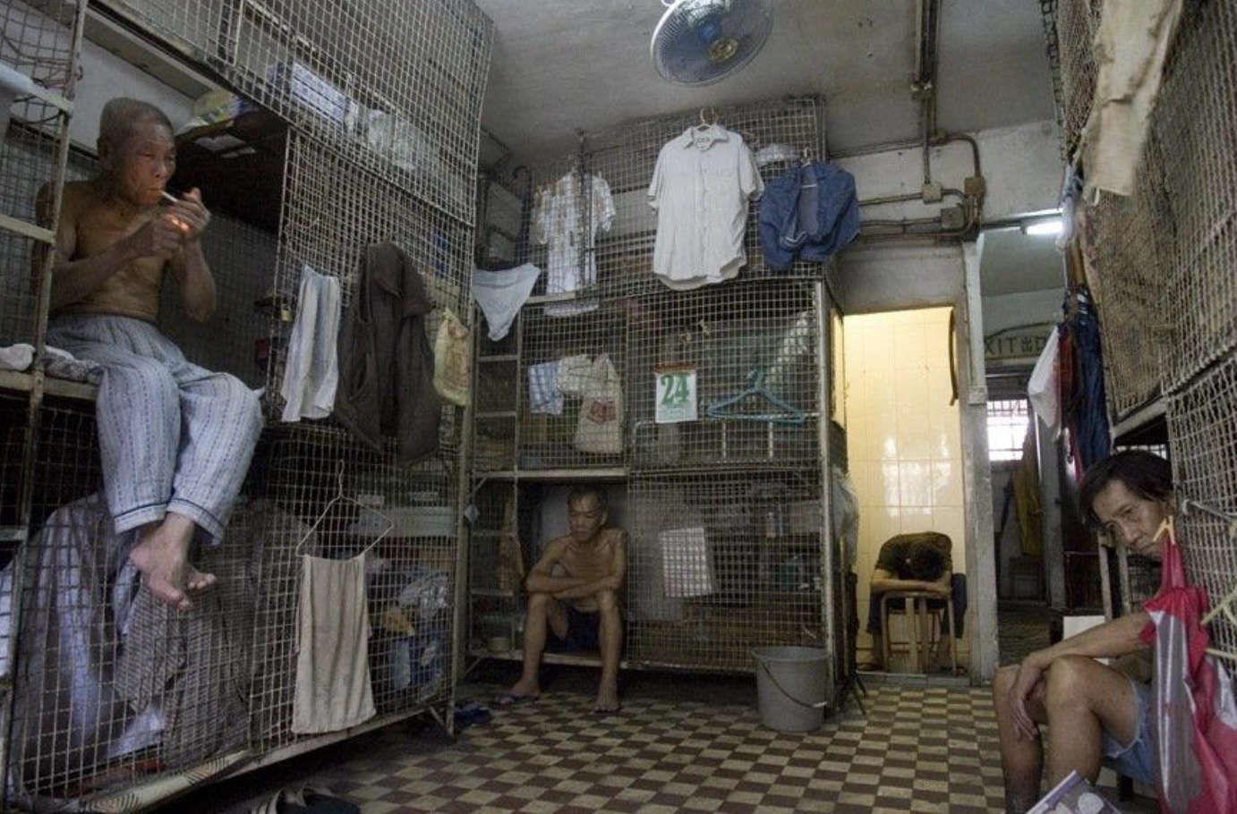 21 Residents of Hong Kong Squeezed into Cramped 'Coffin Homes'