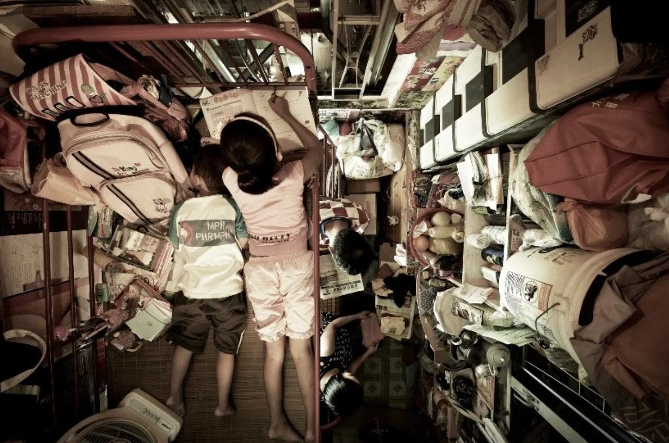 21 Residents of Hong Kong Squeezed into Cramped 'Coffin Homes'