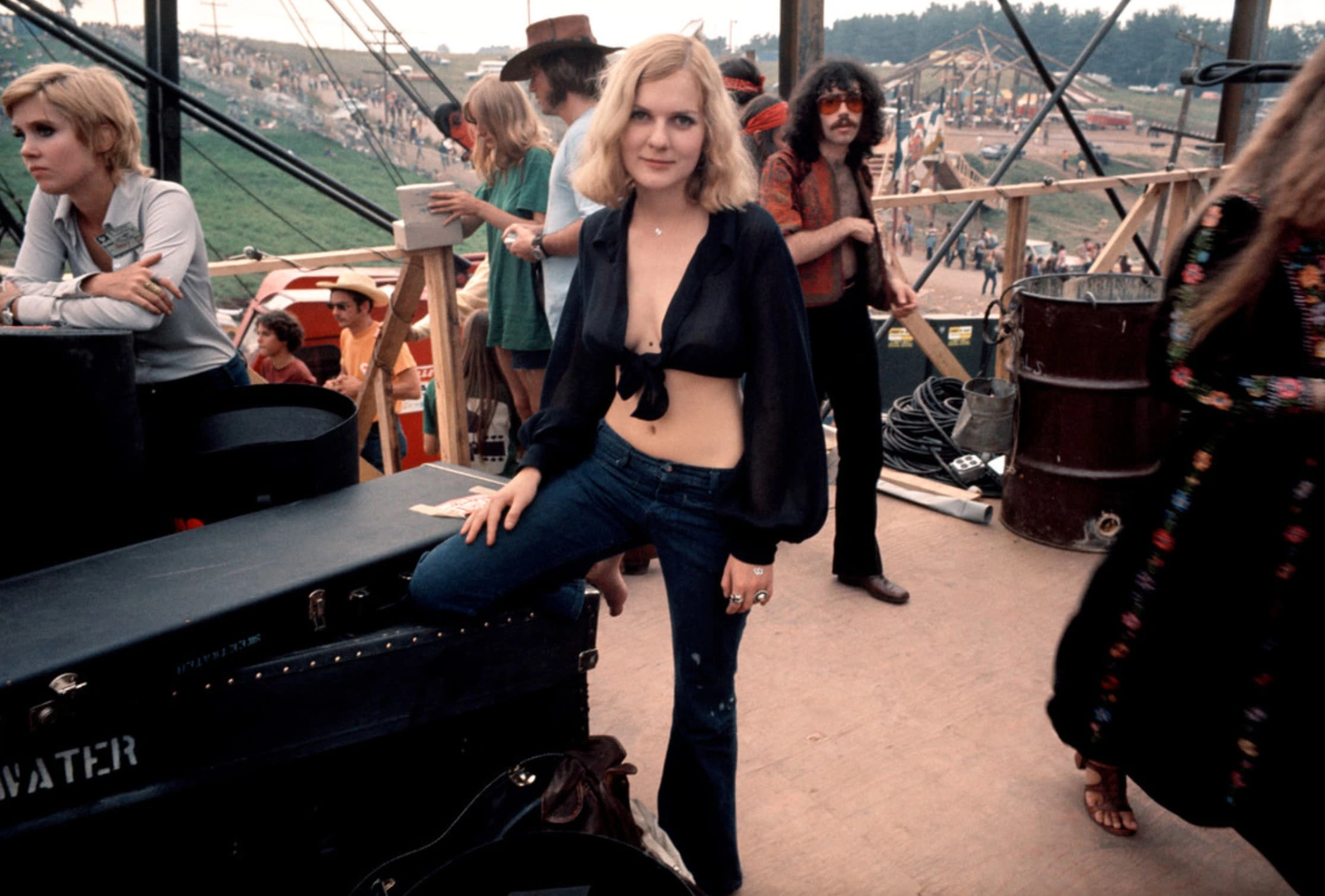 21 Vintage Shots of Rock Legends and Their Fans